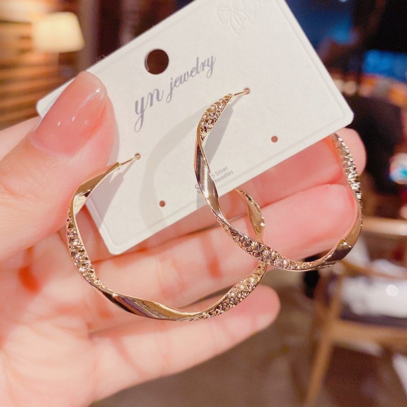 

Stylish Twisted Texture Sterling Silver Needle Big Ear Ring Gold Twisted Texture Earrings