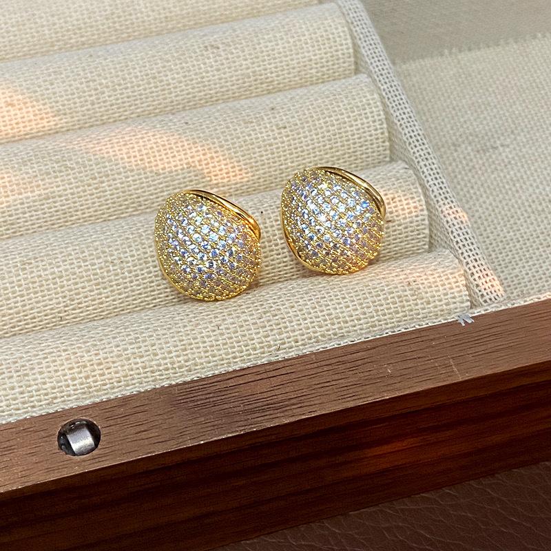 Elegant Geometric Round Zircon Earrings - Simple, Fashionable, Versatile Silver Studs