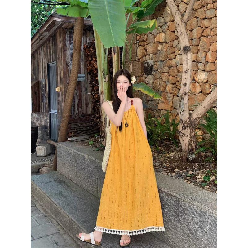 The island is beautiful, dopamine photo vacation dress, female Bali seaside film, wear a relaxed dress