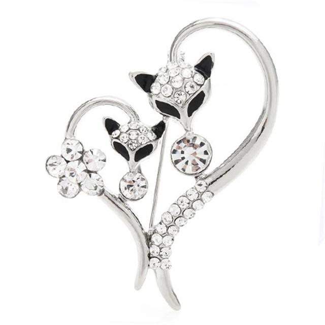 

Маленькая лисичка простая любовь милые девушки носят модную и универсальную модную женскую одежду аксессуары