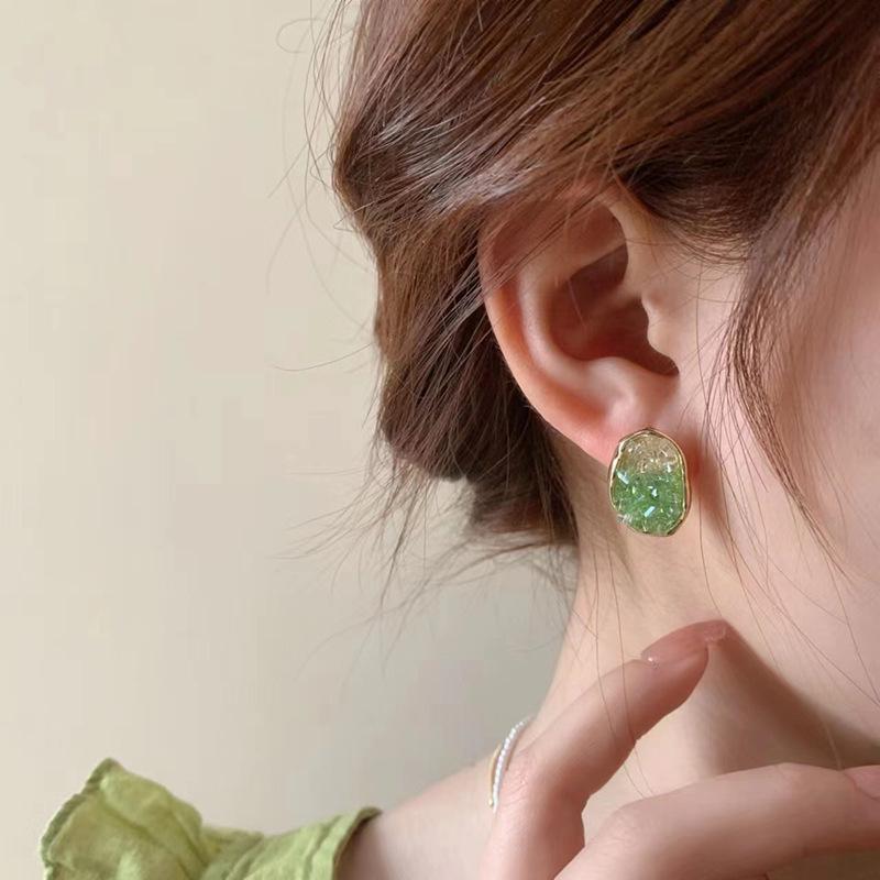 Niche High-End Spring/Summer 2023 Crystal Green Skin-Brightening Earrings