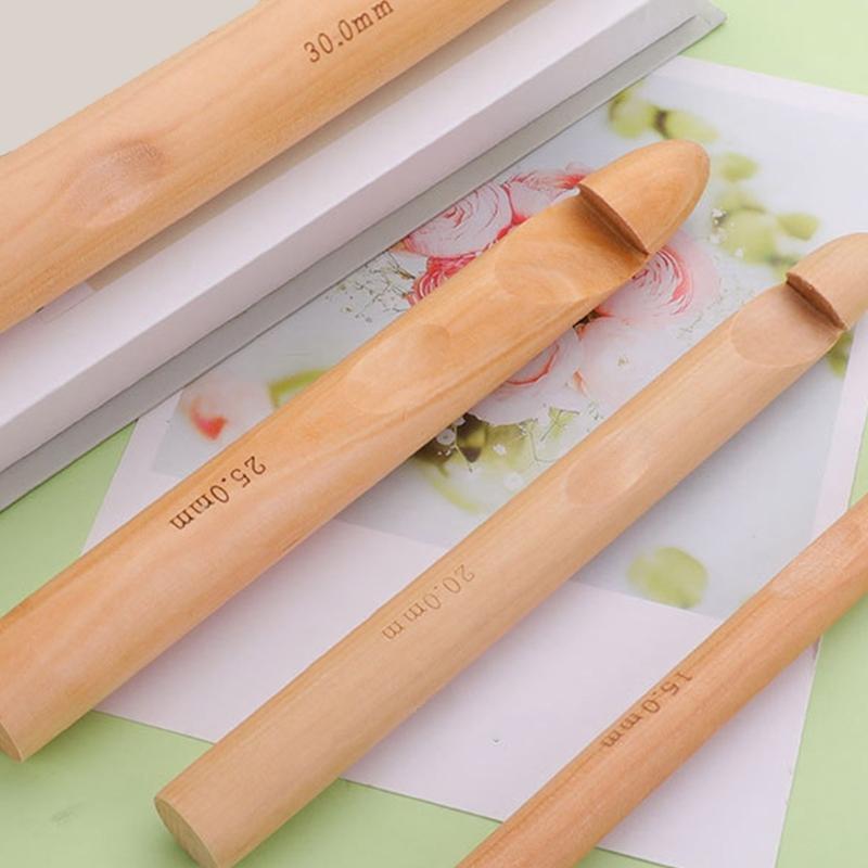 Ergonomischer Häkelhaken aus Holz für Anfänger und Erwachsene zum Stricken von Pullovern, Schals, Taschen und Socken (20 mm, 25 mm oder 30 mm)