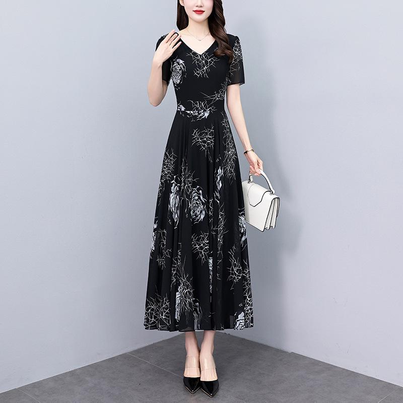 Spring/Summer 2024 V-Neck Floral Black Midi Dress - Plus Size Women's High-End Collection