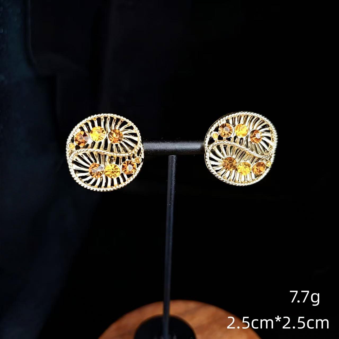

Medieval Vintage Antique Jewelry Set Vintage Heavy Industry Necklace Earrings Electroplated Gold Jewelry Set