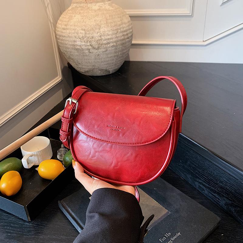 

Premium sense saddle bag bag women s new trendy fashion versatile shoulder bag retro versatile messenger bag