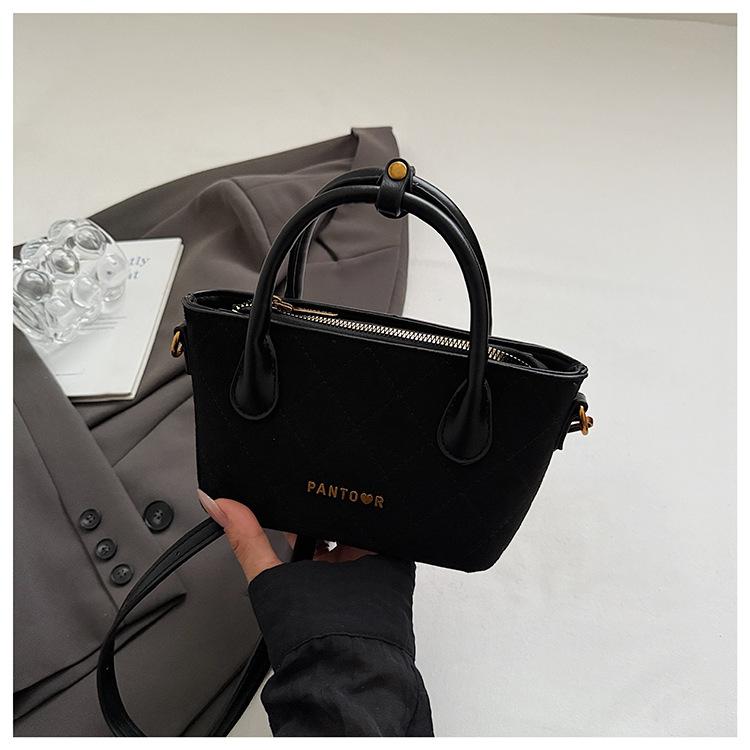 

Small and exquisite handbag women s 2025 new retro diamond bucket bag popular niche shoulder messenger bag tide чёрный
