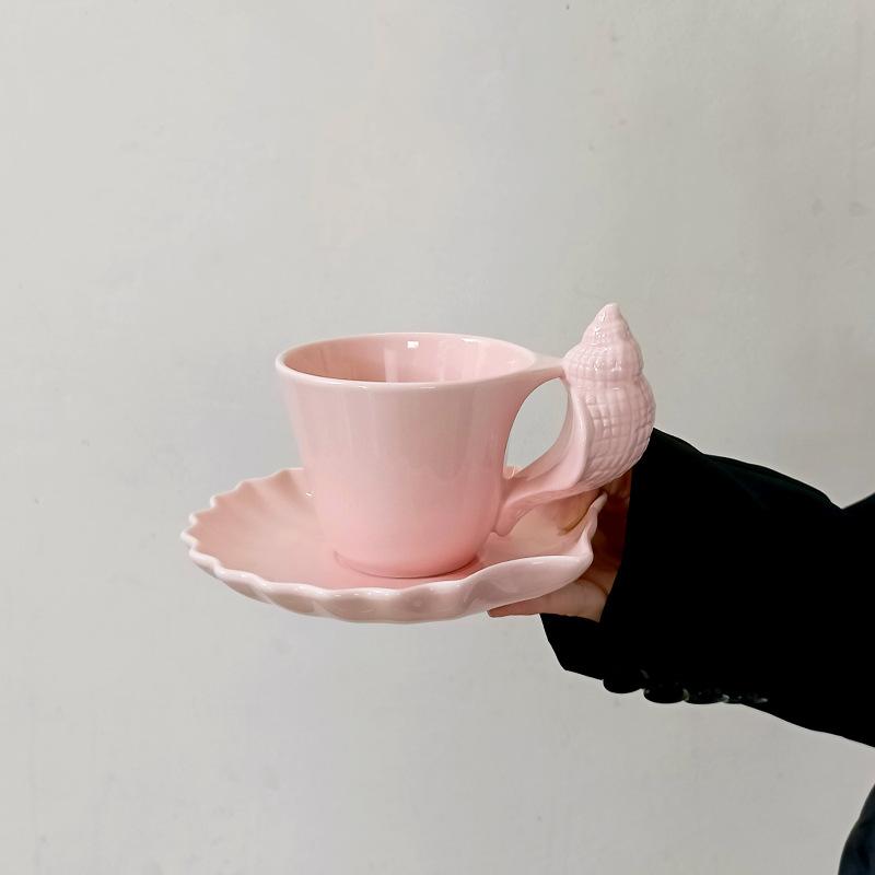 Kreative Rosa Meeresschnecke Keramik Kaffeetasse und Untertasse Restaurant Geschäft Teetasse Geschirr Geprägte Muschel Tasse Frühstück Milch Tasse