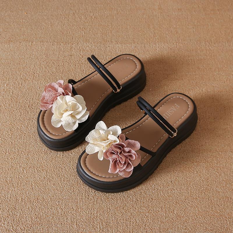 In the summer of 22, the new round head solid color large size European and American style flower one-word thick-bottomed cool slippers