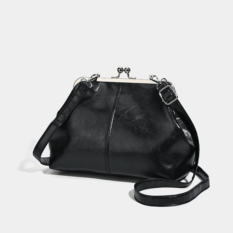 New fashion niche design large capacity messenger bag shoulder handbag versatile commuter women's bag bucket bag