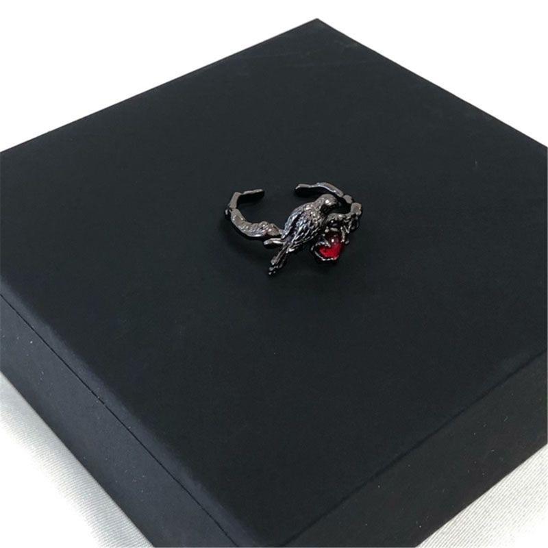 Elegant Crow Ring with Red Gemstones Dark Aesthetic Jewelry Alternative Fashion Gothic Accessory for Halloween Party
