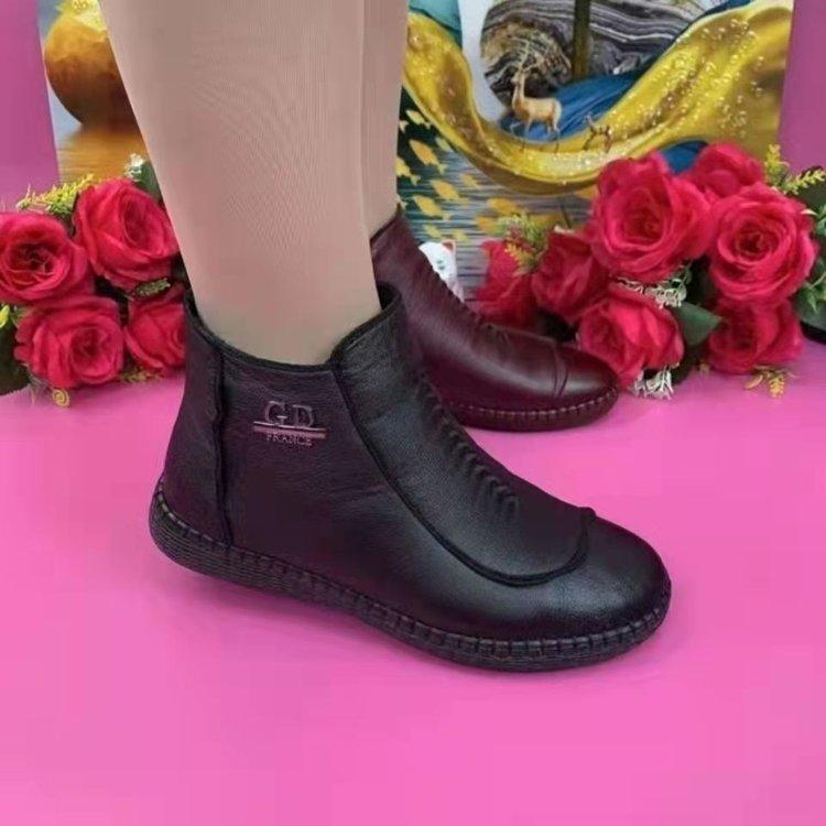 

Women s winter velvet soft leather soft-soled short boots keep warm and comfortable cotton shoes women s new models 40 чорний