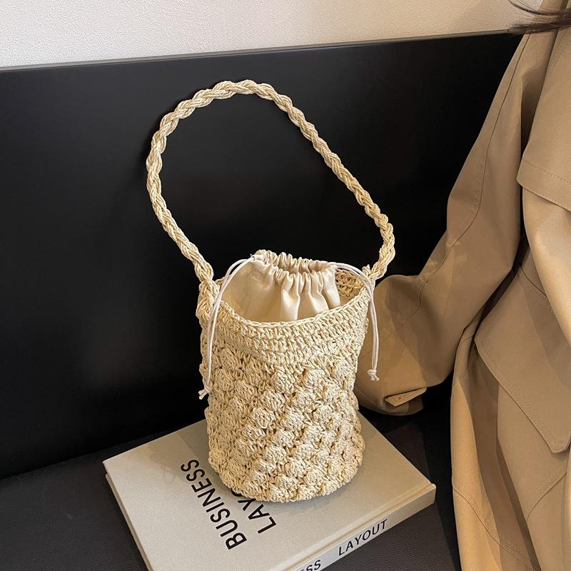 

Новая цилиндрическая плетеная сумка ручной работы, нишевая милая сумка-ведро из соломы, повседневная женская сумка для пляжного отдыха 18*11*23