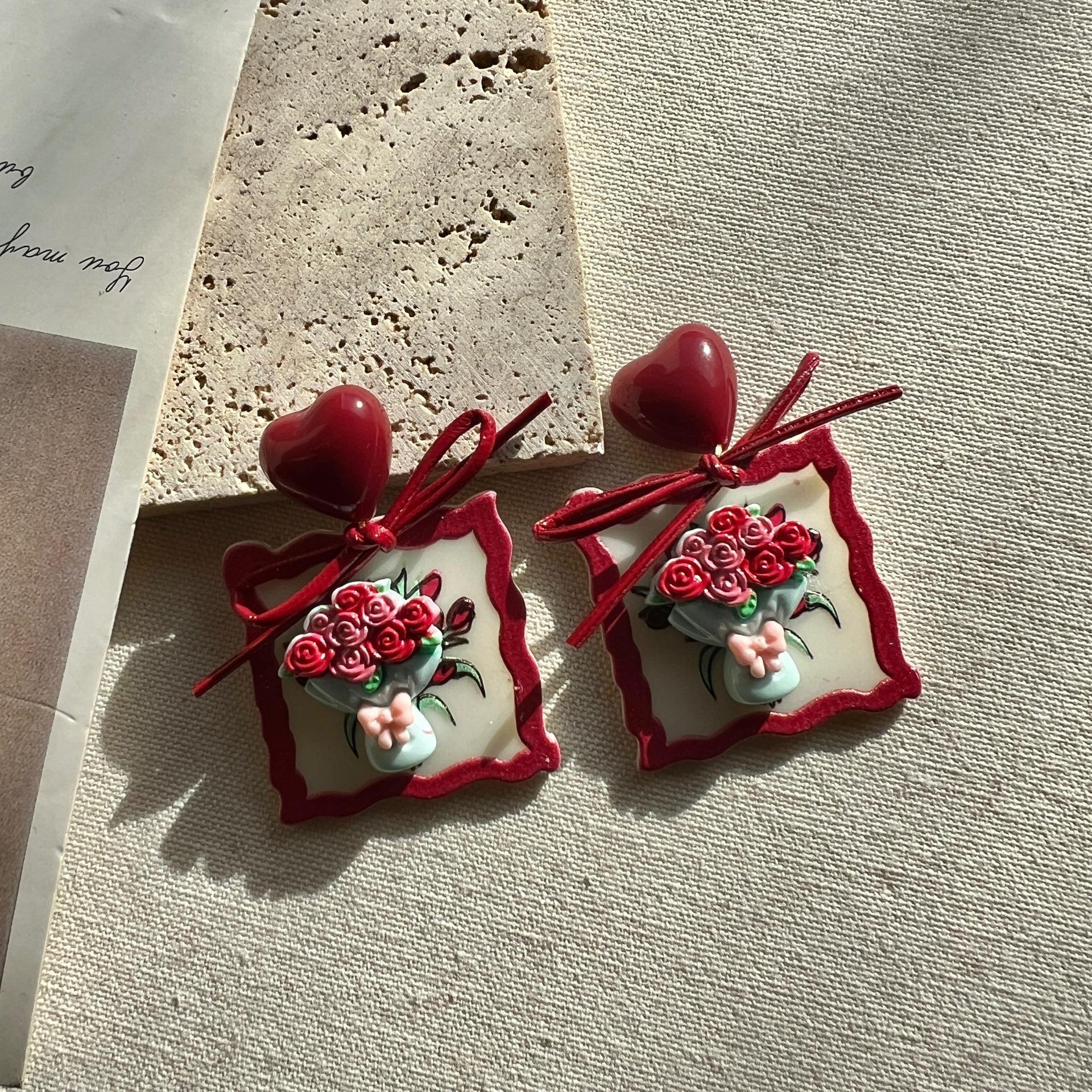 

Модные серьги-подвески для женщин красный