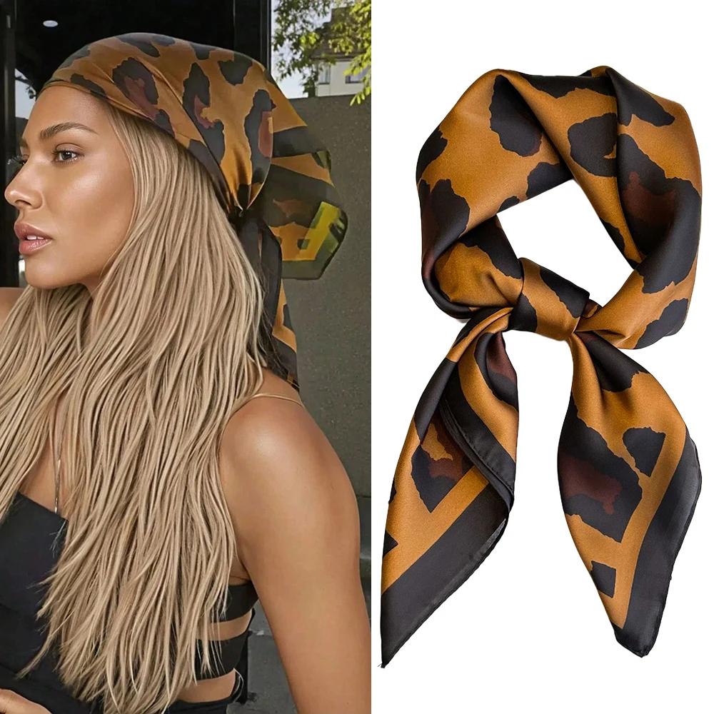 70 cm großes, quadratisches Luxus-Haarband aus weichem Satin mit Leopardenmuster, auch als Stirnband oder Kopftuch erhältlich.