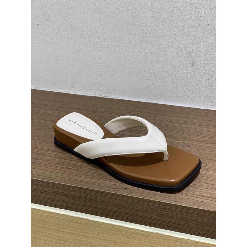 Thick-soled sandals wear French evening wind pinch slippers women's 2025 summer new beach shoes flip-flops high heels