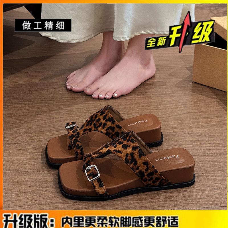 

Casual thick-bottomed slope heel toe slippers women s summer wear new fashionable versatile one-word beach sandals 40