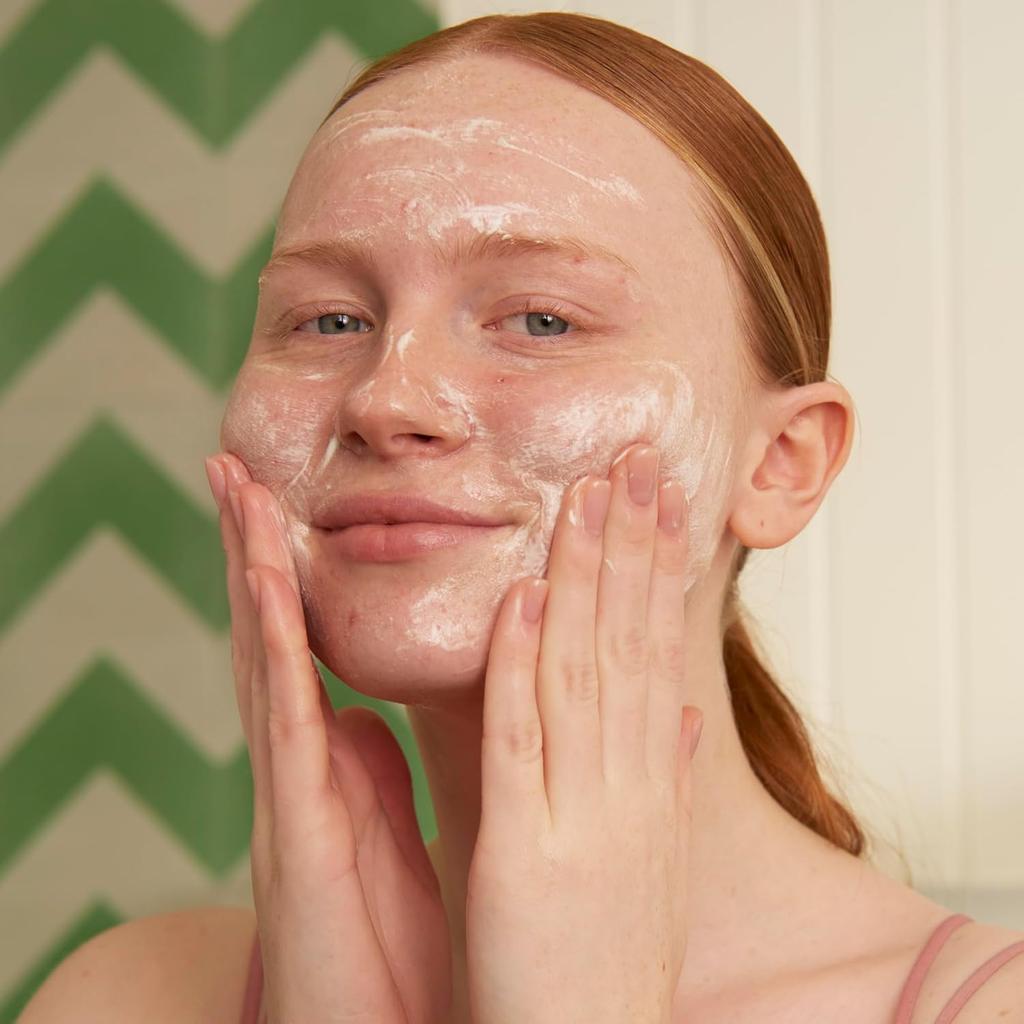 The Body Shop Skin Clearing Foaming Face Cleanser For Daily Use Gentle Fresh Matte Finish 125 ml Oil Control Facial Wash