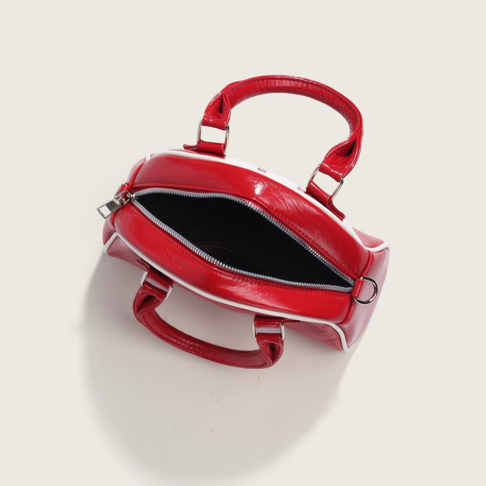 Red hard and three-dimensional striped tote bag with a sense of luxury, suitable for crossbody or hand-held use.