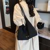 Stylish, simple and high-end single shoulder armpit bag women's new super soft temperament commuter dumpling oblique span bag
