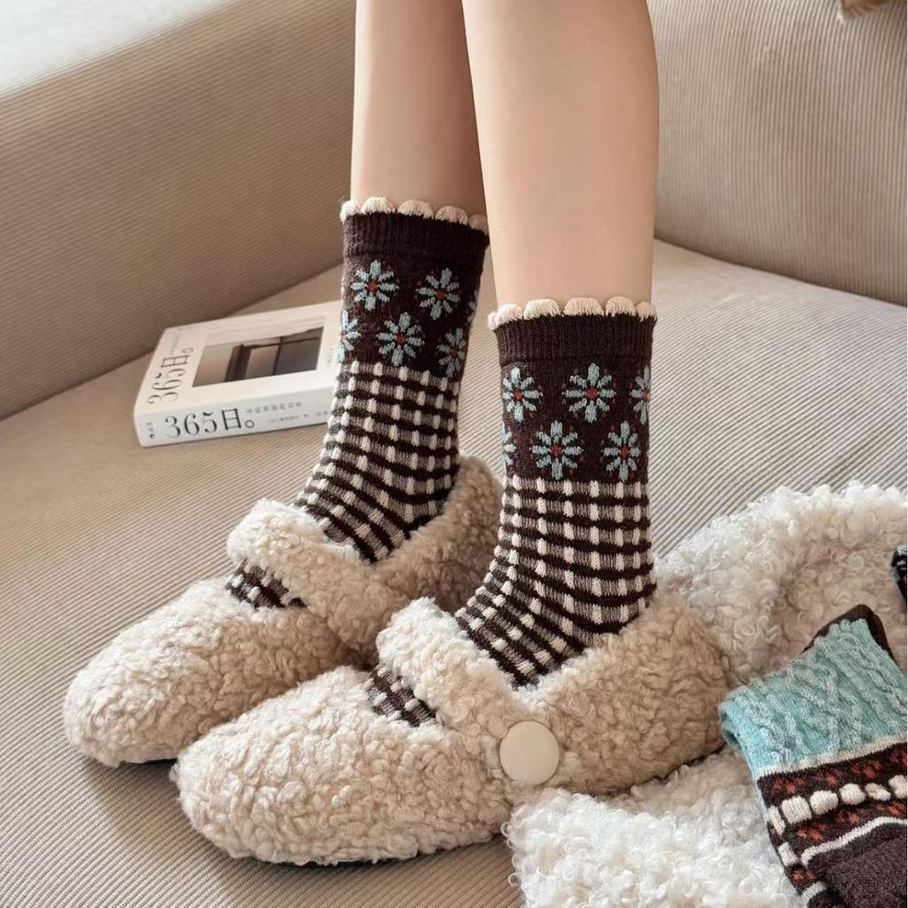 Autumn and Winter Style Woolen Mid-calf Socks, Women's Flower Versatile and Warm Lace Pile Socks