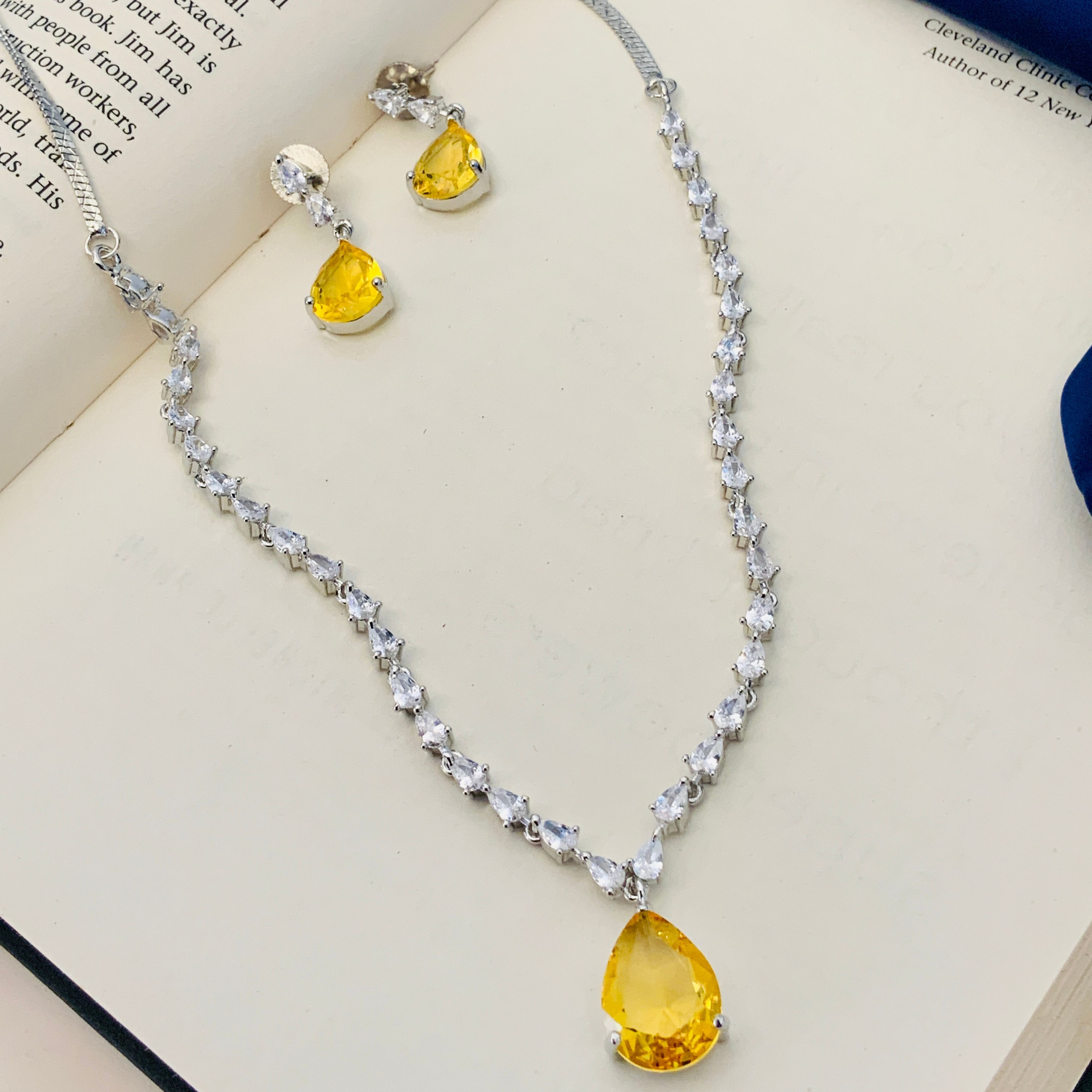 

Посеребренные бриллиантовые круглые колье комплект бриллиантовых колье комплект для женщин белый