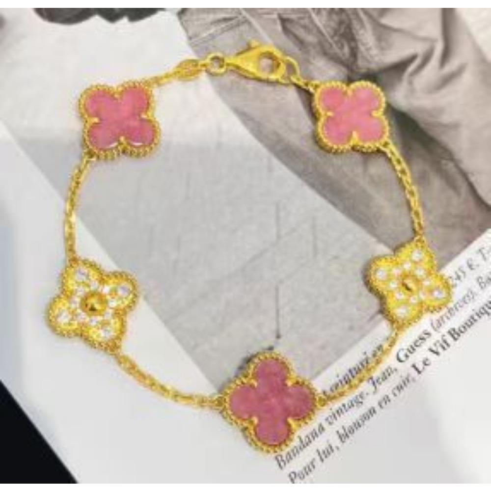 Luxury and Sophisticated Four-leaf Clover Bracelet for Women Made of Agate and Mother-of-pearl