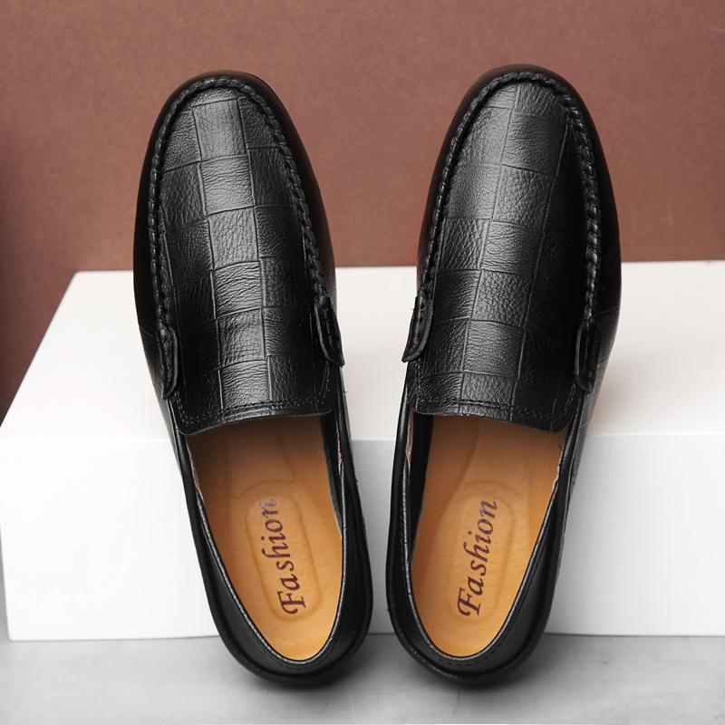 High End Brand Men's Leather Casual Shoes Versatile for Outdoor Commuting Lightweight Flat Shoes Summer New Men's Loafers