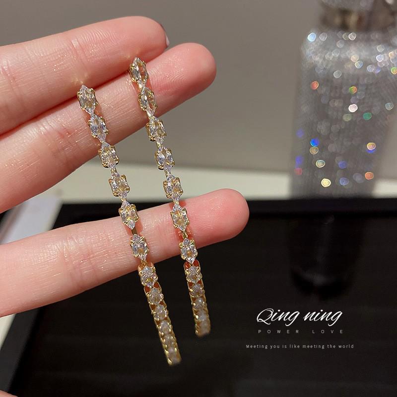 Exquisite Quastenohrringe mit Silbernadel und Diamanten: Europäischer & Amerikanischer Stil, Trendig, Auffällig & Einzigartiger Ohrschmuck für Frauen