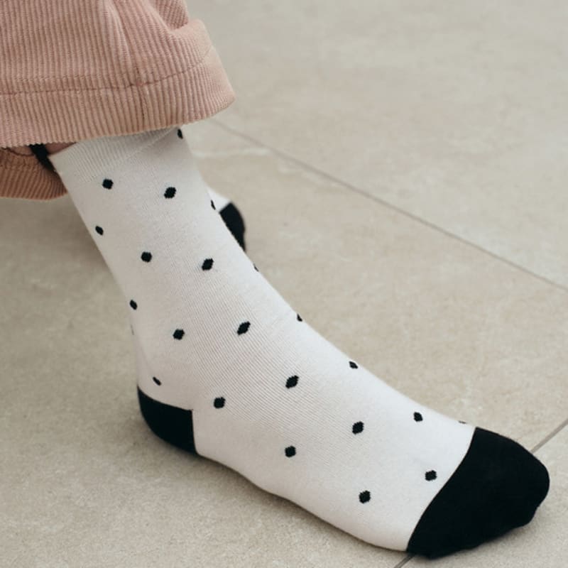 LOEIL Basic Dot Socks - Ivory