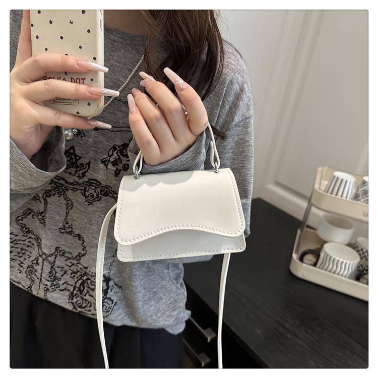 New Vintage Faux Leather Shoulder Bag for Women Solid Color Minimalist Niche Design Commute Handbag