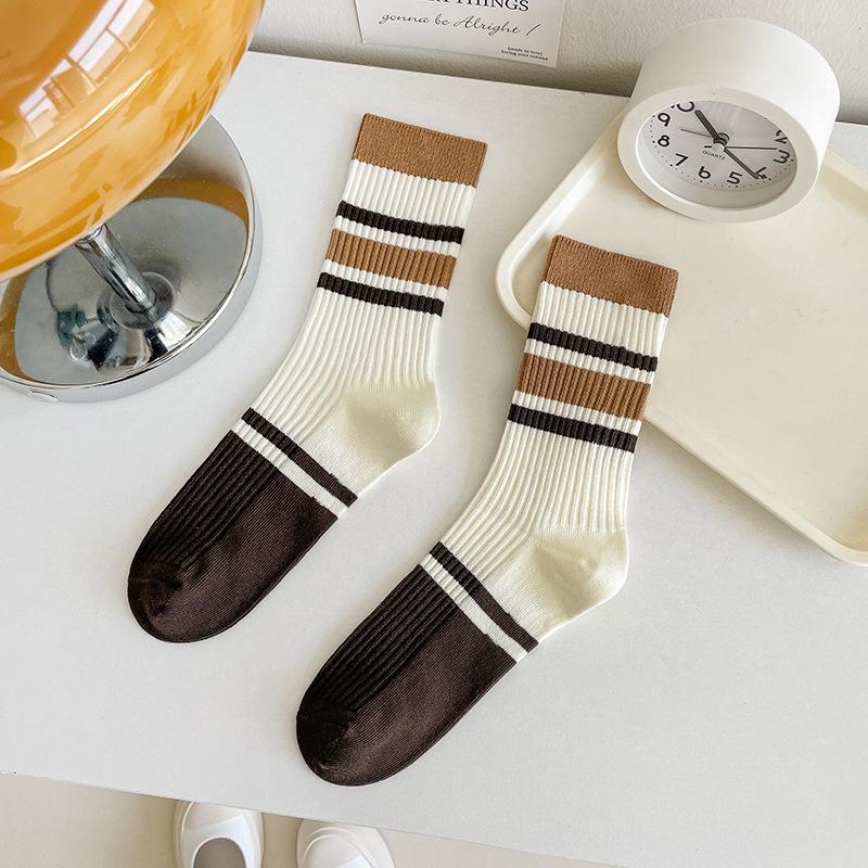 

Женские весенне-осенние однотонные хлопковые полосатые носки-гольфы без косточек с вышивкой в виде маленьких цветов 1 pair