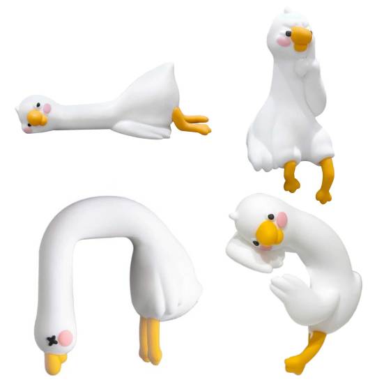 Yousheng 3D Duck Ornament Resin Cartoon Mini Duck Figurine Computer TV Monitor Decoration Collectible for Friends Gift Car Screen Display