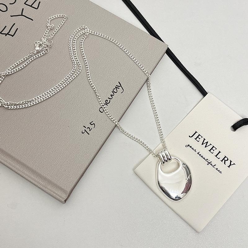 Asian Blogger-Inspired Saddle Bag Necklace: Luxury Women's Niche Sweater Chain Accessories