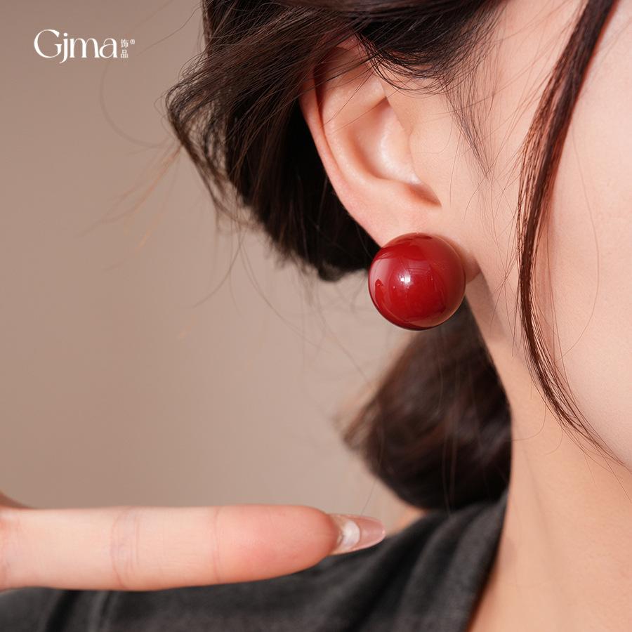 Retro Hong Kong style simple geometric round pearl stud earrings temperament earrings women