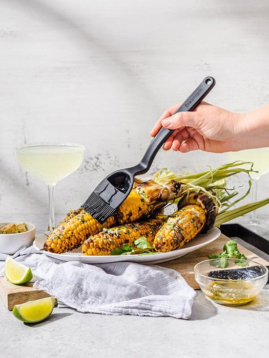 Dreamfarm Bristle Oil Brush (2 Colors)