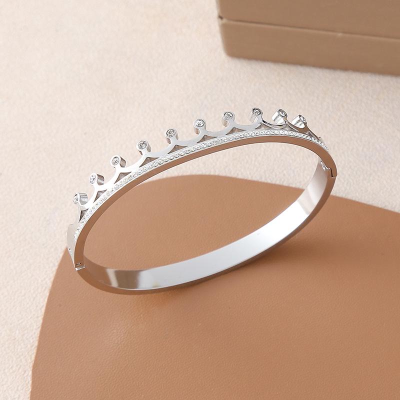 Retro Crown Titanium Steel Bracelet for Women - Non-fading, Luxurious, and High-End Stainless Steel Jewelry