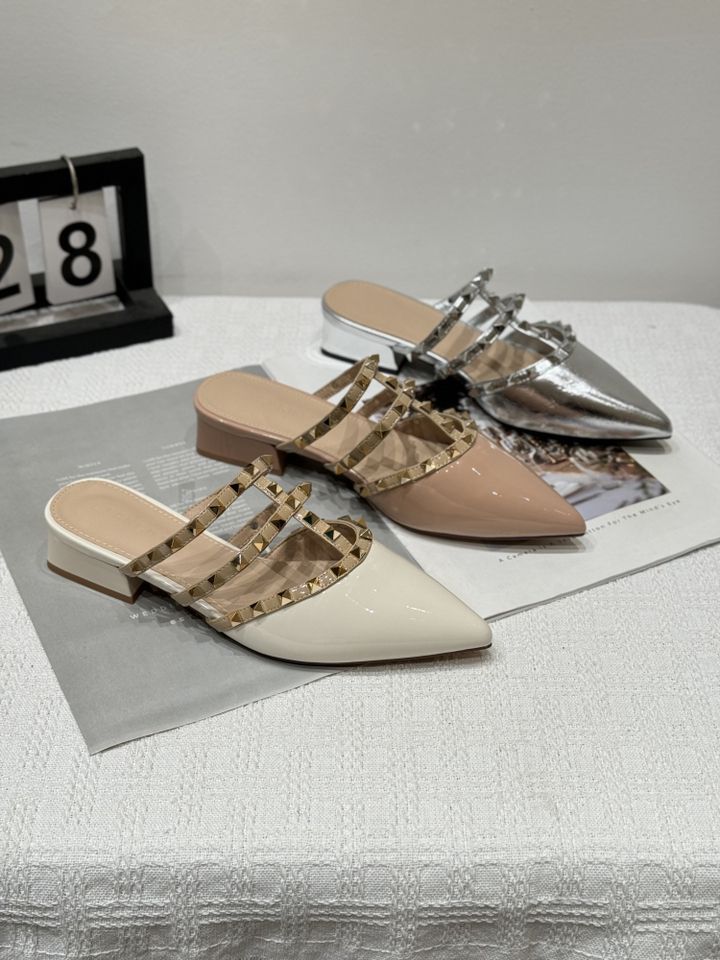 French pointed rivets with skirt cool slippers women's 2025 summer new wear thick heel patent leather bag head half slippers