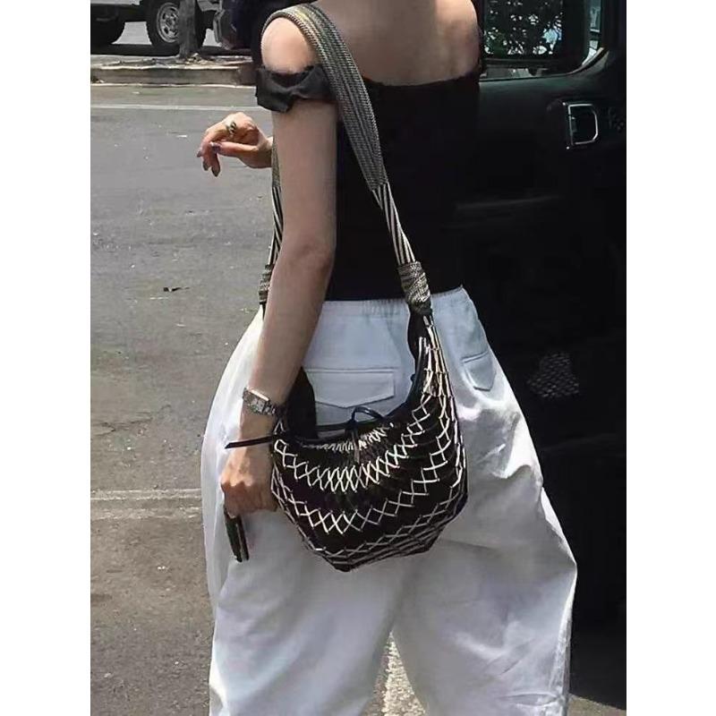 

New net pocket croissant bag, croissant bag, lazy wind fishing net woven bag, high-end niche single shoulder crossbody dumpling bag