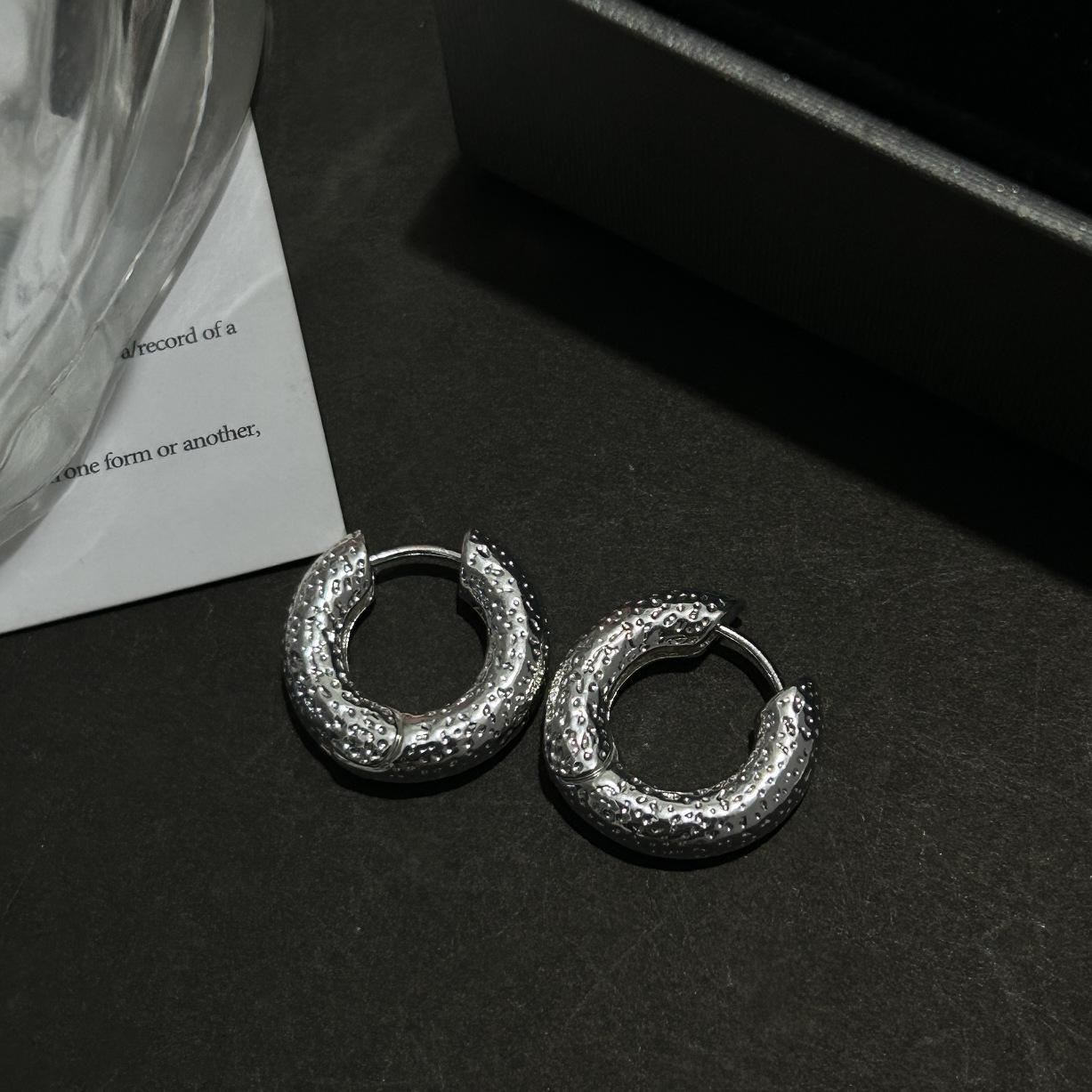 

Серебряные серьги Commuter 2024 года: Простые, стильные серьги-гвоздики 925 пробы для повседневной носки