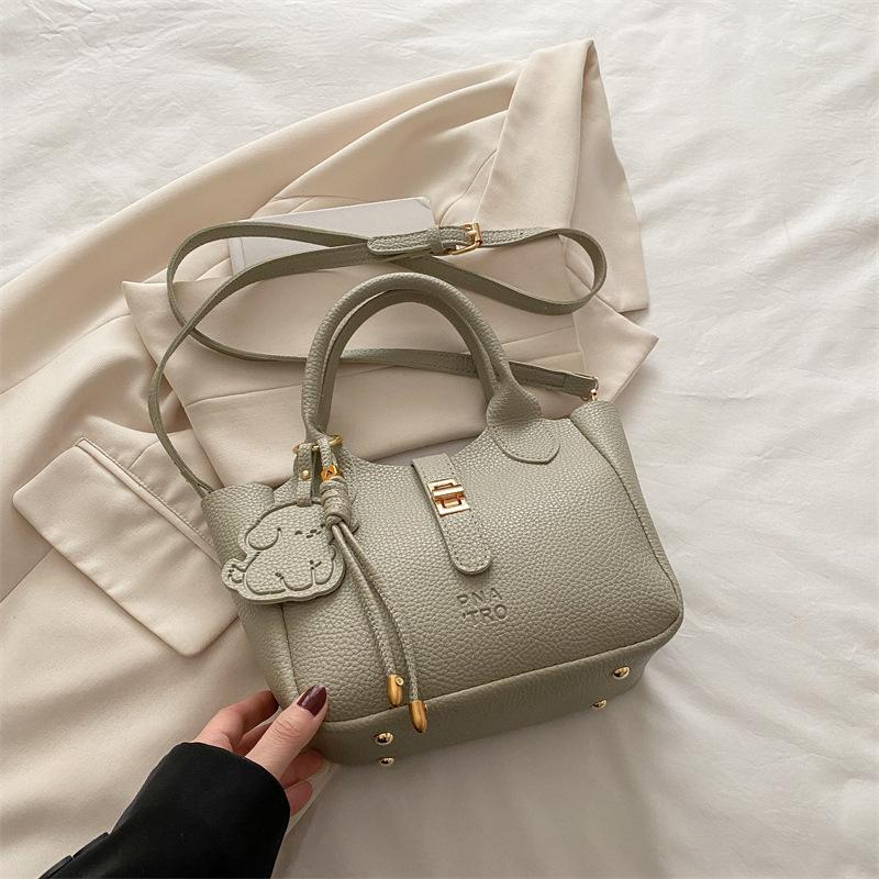 Large-capacity bags women's spring and summer versatile new casual messenger bags are now popular bucket bags