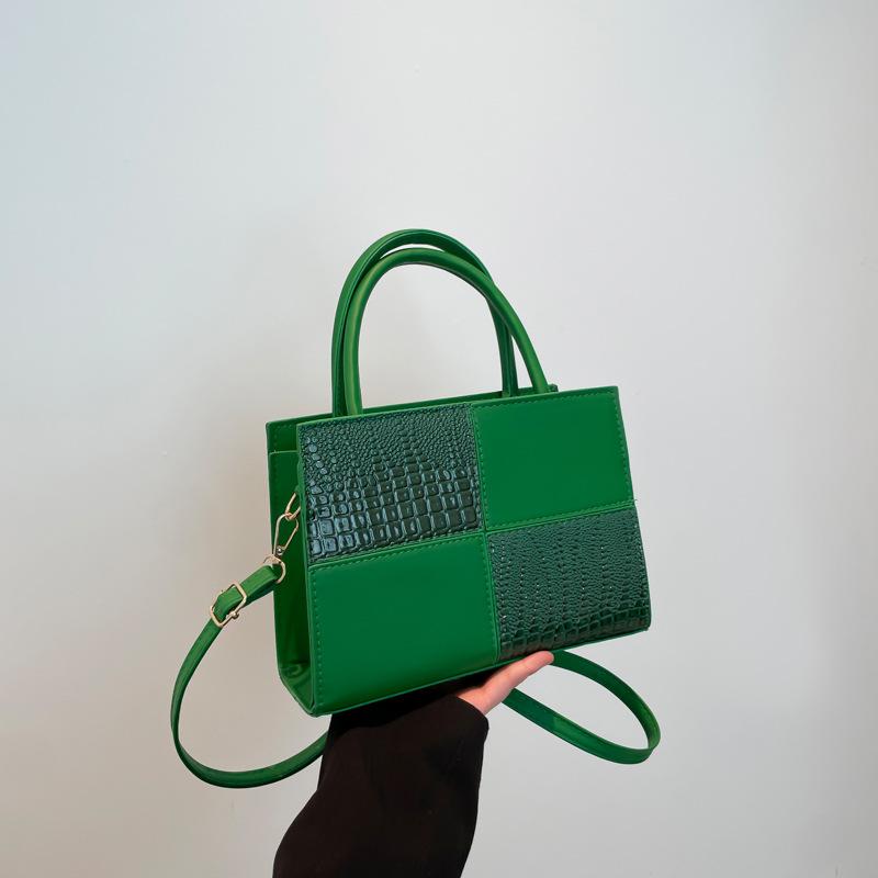 

Large-capacity bag women s 2025 spring and summer new fashion handbag contrasting color splicing crocodile pattern shoulder messenger bag