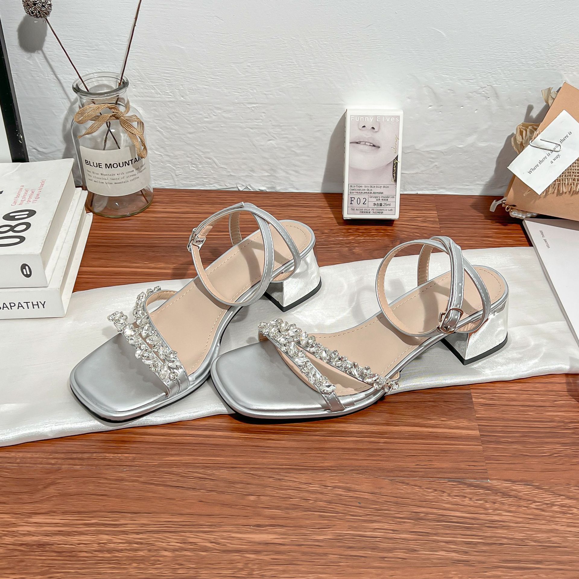 

Grape mother summer new high-heeled sandals women s summer wear high-end fairy style temperament square head sandals women s versatile 34