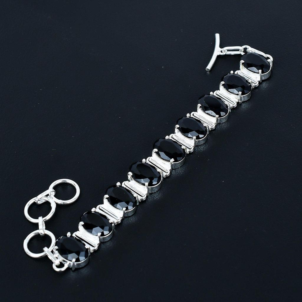 Bransoletka z czarnym spinelem Bransoletka ze srebra próby 925 Bransoletka z regulowanym łańcuszkiem Ręcznie robiona bransoletka boho Biżuteria z czarnym spinelem Prezenty miłosne