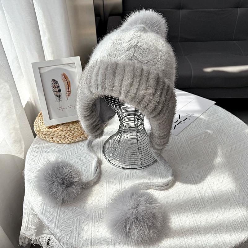 Autumn and winter new fox hairball hat women's warm ear protection Lei Feng hat shows a small face and cold protection thickened plush hat