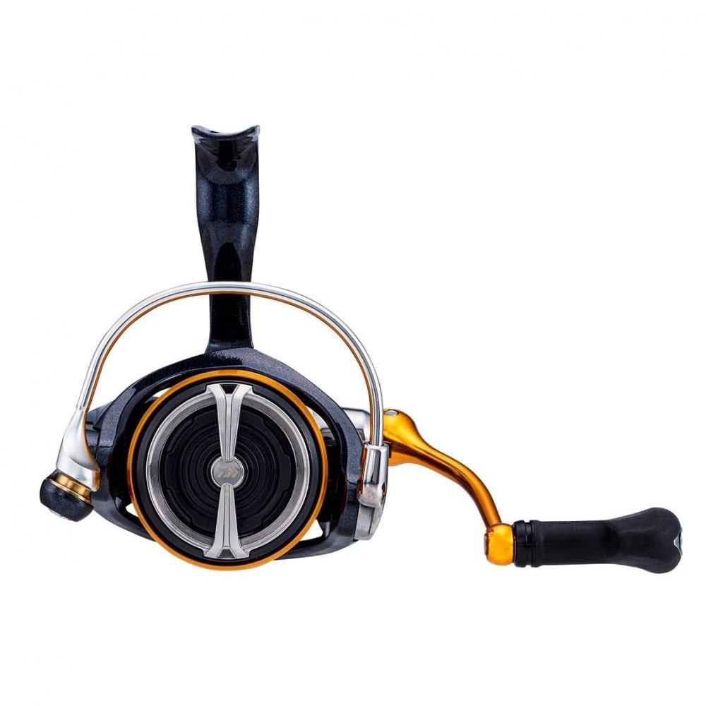 Naviják DAIWA LT2500D s přívlačí 20 Revros (model 2020)