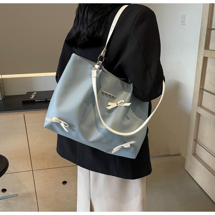 Ballett-Stil Kunstleder-Umhängetasche, Damen-Chic Handtasche mit Schleife und Magnetverschluss