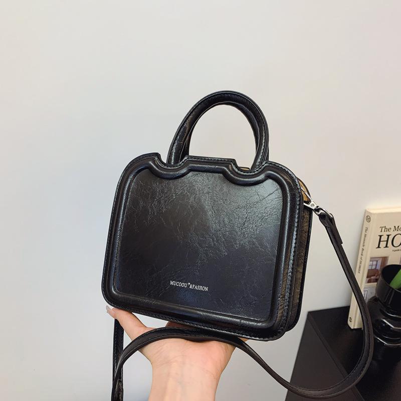 

Нова жіноча сумка 2024 популярний модний тренд сумка-мессенджер осінь універсальна жіноча маленька квадратна сумка через плече чорний