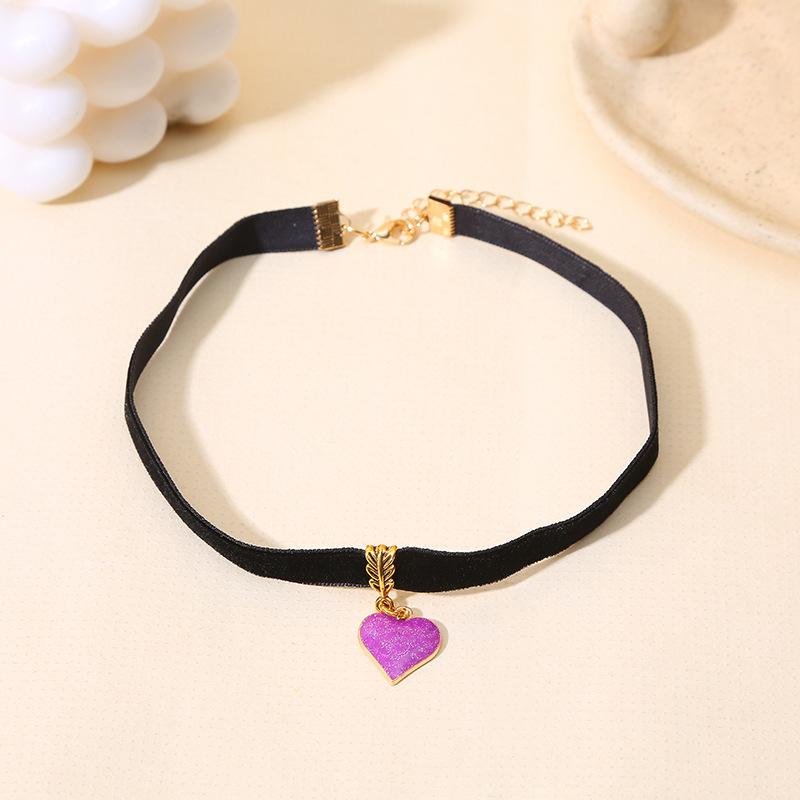 Gothic Velvet Heart Pendant Choker, Halloween Heart Shape Neck Collar Jewelry