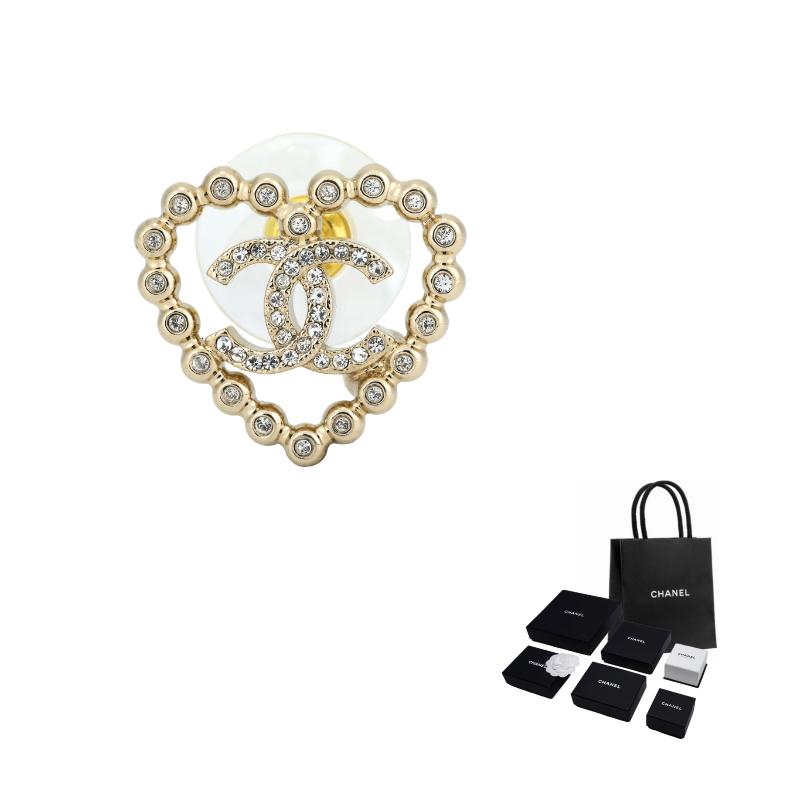 

CHANEL [25P Spring and Summer] Love Design - Earrings for Men and Women, Couple Style, Gold золотий