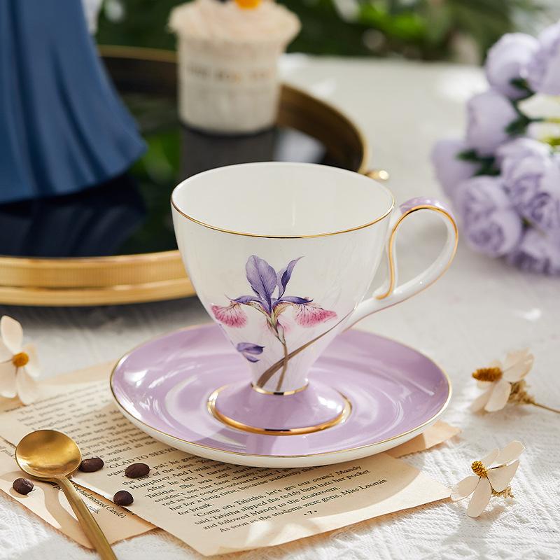 Tasses à café, assiettes et mugs en céramique en porcelaine tendre